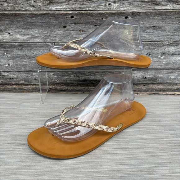 REEF Twisted Stars Flip Flops - Picture 2 of 7